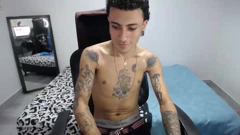 Plux online show from December 3, 2025, 6:39 pm