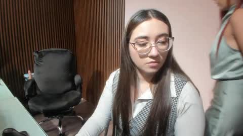 Snapshot of press_anykey chatting on April 20, 2026, 12:52 pm Camila online show from April 20, 2026, 12:52 pm