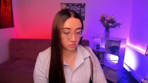 Snapshot of press_anykey chatting on June 9, 2026, 12:06 pm Camila online show from June 9, 2026, 12:06 pm