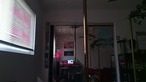 PrettiBritti online show from February 5, 2026, 10:58 pm