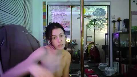 PrettiBritti online show from February 9, 2026, 8:40 am