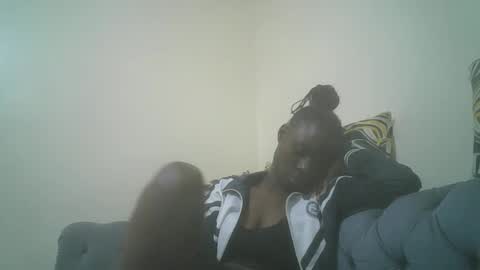 prettiest_doll online show from December 17, 2025, 1:00 am