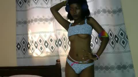 pretty__lisa online show from December 22, 2025, 9:06 am