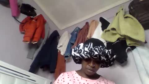 pretty_curvy99 online show from March 2, 2026, 7:32 pm