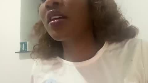 independent model online show from September 19, 2025, 9:15 pm