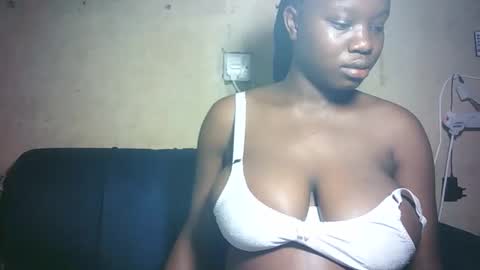 pretty_milan online show from February 24, 2026, 1:42 pm