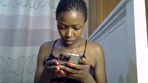 Snapshot of pretty_petite24 chatting on January 15, 2025, 12:36 pm pretty_petite24 online show from January 15, 2025, 12:36 pm