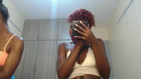 Snapshot of pretty_pixel chatting on October 14, 2025, 8:59 am pretty_pixel online show from October 14, 2025, 8:59 am