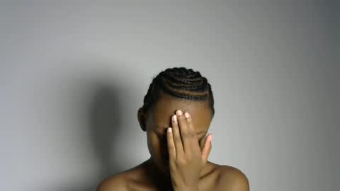 Snapshot of pretty_queennie chatting on February 24, 2026, 7:01 pm Pretty doll online show from February 24, 2026, 7:01 pm