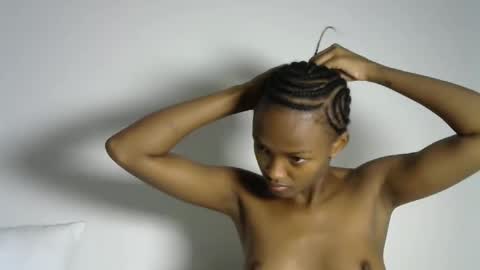 Snapshot of pretty_queennie chatting on February 25, 2026, 10:19 pm Pretty doll online show from February 25, 2026, 10:19 pm