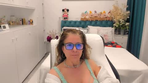 Snapshot of prettyblackeyes chatting on April 22, 2026, 5:54 am wilma online show from April 22, 2026, 5:54 am