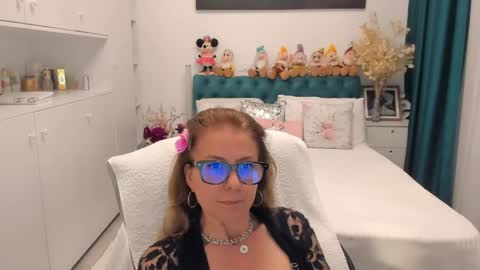 Snapshot of prettyblackeyes chatting on June 3, 2026, 8:03 pm wilma online show from June 3, 2026, 8:03 pm