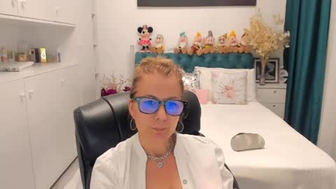 Snapshot of prettyblackeyes chatting on June 5, 2026, 8:47 pm wilma online show from June 5, 2026, 8:47 pm
