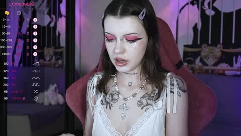 Violet online show from January 4, 2025, 3:07 pm