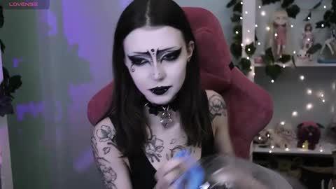 Snapshot of prettybones chatting on February 1, 2026, 11:14 pm Violet online show from February 1, 2026, 11:14 pm