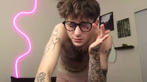 pretty boy online show from December 14, 2025, 4:29 am