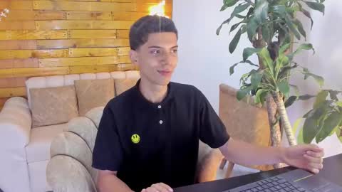 Snapshot of prettyboyy_13 chatting on November 18, 2025, 9:08 pm Camilo online show from November 18, 2025, 9:08 pm