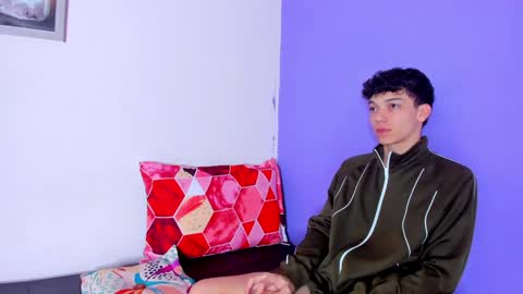 Snapshot of prettybunnies08 chatting on January 24, 2025, 1:56 am Enzo Denis online show from January 24, 2025, 1:56 am