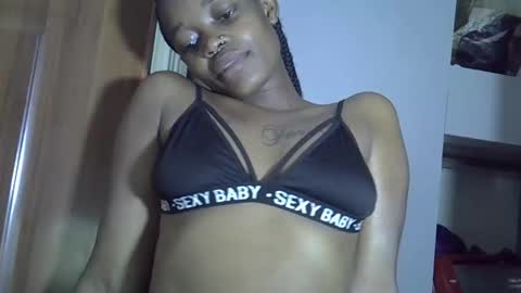 Snapshot of prettycandy4 chatting on November 2, 2025, 10:06 am prettycandy4 online show from November 2, 2025, 10:06 am