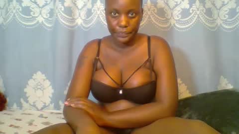 Snapshot of prettydarkskin002 chatting on April 19, 2026, 10:47 am SHANIA online show from April 19, 2026, 10:47 am