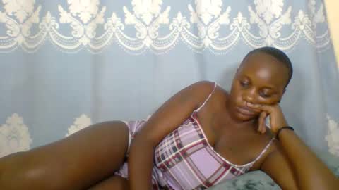 Snapshot of prettydarkskin002 chatting on May 3, 2026, 9:32 pm SHANIA online show from May 3, 2026, 9:32 pm