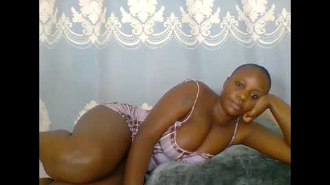 Snapshot of prettydarkskin002 chatting on May 16, 2026, 10:52 pm SHANIA online show from May 16, 2026, 10:52 pm