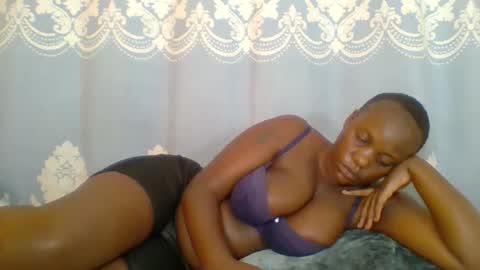 Snapshot of prettydarkskin002 chatting on May 25, 2026, 10:32 am SHANIA online show from May 25, 2026, 10:32 am