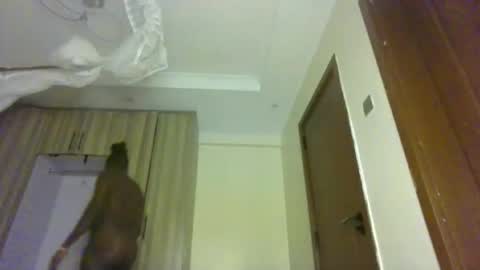 prettydulce online show from May 20, 2026, 3:34 am