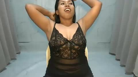 prettygirl_ynna online show from November 19, 2025, 11:54 am