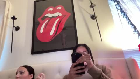 pretty girl opal  lightskin dick online show from December 18, 2025, 9:43 pm