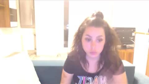 prettyjulliette online show from March 12, 2025, 7:06 pm