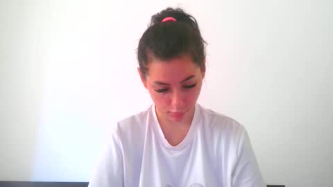 prettyjulliette online show from September 21, 2025, 1:02 pm