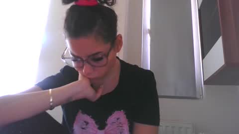 prettyjulliette online show from October 17, 2025, 9:23 am