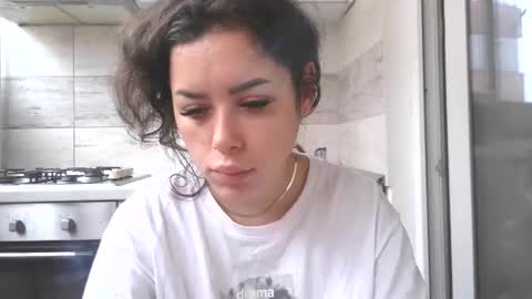 prettyjulliette online show from November 10, 2025, 11:42 am