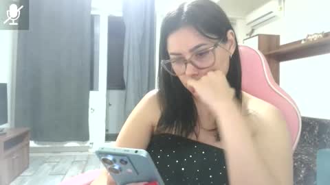 prettyjulliette online show from June 1, 2026, 10:11 pm