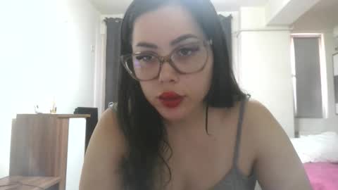prettyjulliette online show from June 8, 2026, 1:55 pm