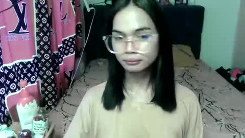prettykhelcy online show from June 8, 2026, 11:38 pm
