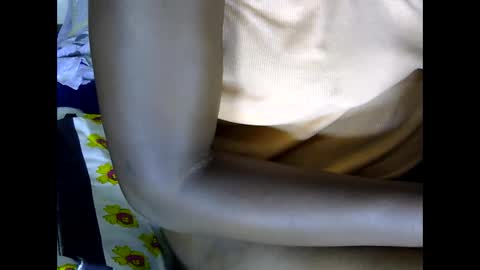 prettymish25 online show from December 3, 2025, 5:48 am