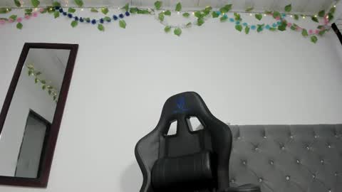 Laura  Onlyfans   40OFF online show from February 7, 2026, 12:20 pm