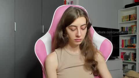 Sophie  next stream will be at Monday  i will wait you guys  online show from November 14, 2025, 7:07 am