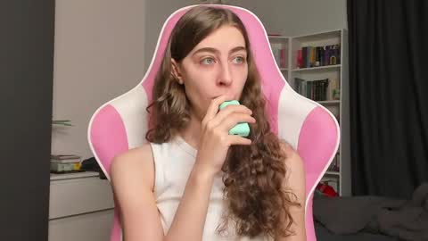 Snapshot of prettysomething chatting on May 21, 2026, 6:42 am Sophie next stream will be at Monday i will wait you guys online show from May 21, 2026, 6:42 am