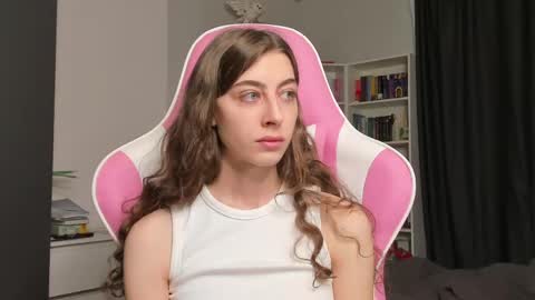 Snapshot of prettysomething chatting on May 28, 2026, 7:49 am Sophie next stream will be at Monday i will wait you guys online show from May 28, 2026, 7:49 am