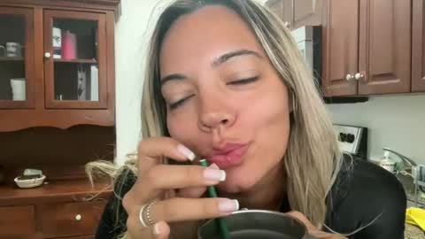 Snapshot of prettyyykittyyy22 chatting on November 1, 2025, 4:31 pm prettyyykittyyy22 online show from November 1, 2025, 4:31 pm