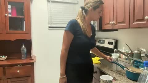 Snapshot of prettyyykittyyy22 chatting on November 2, 2025, 9:39 pm prettyyykittyyy22 online show from November 2, 2025, 9:39 pm