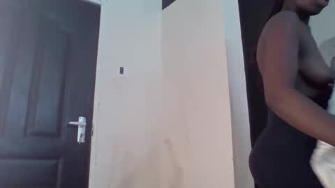 Snapshot of prettyzuzu chatting on October 21, 2025, 9:54 am prettyzuzu online show from October 21, 2025, 9:54 am