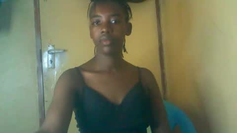 prettyzuzu online show from November 19, 2025, 6:35 am