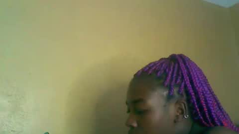 prettyzuzu online show from November 28, 2025, 8:06 am