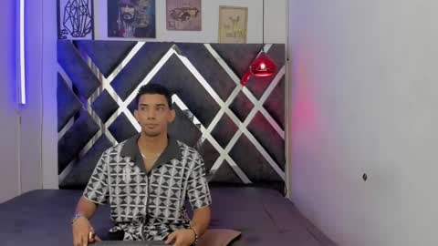 prince_arthur77 online show from February 4, 2025, 12:55 pm