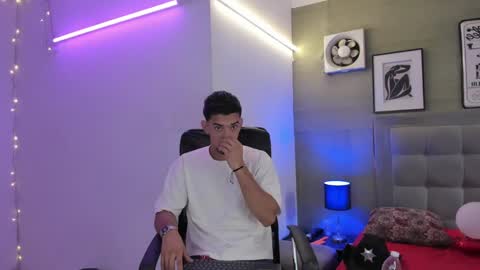 prince_arthur77 online show from February 22, 2025, 12:51 pm