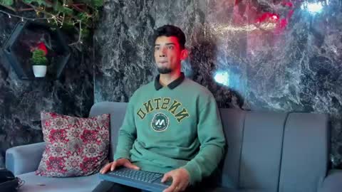 prince_arthur77 online show from June 3, 2026, 1:03 pm